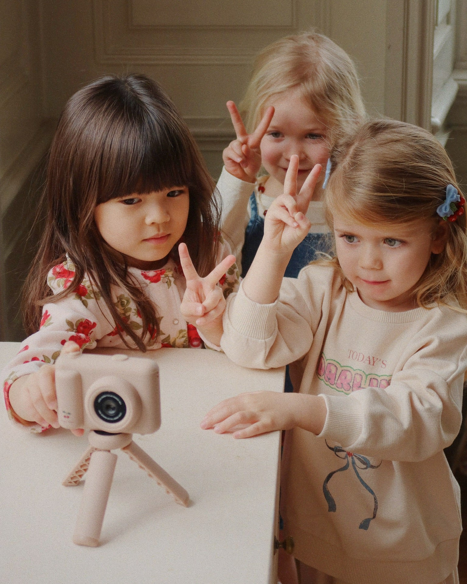 Digitalkamera Kinder Kamera Fotografie konges slojd cotton ballon geschenk kirsche rosa Kids Mädchen Junge Geschenk - Kinder Kamera mit Stativ - Cotton Ballon | Family Concept Store - cherry -