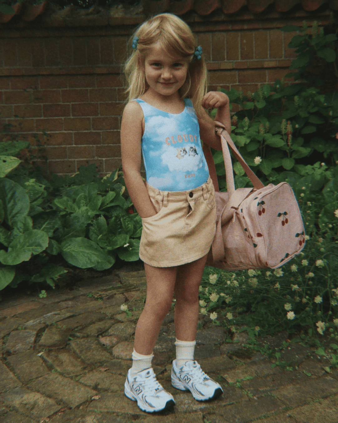 Kinderreisetasche Kids Weekend Bag Weekender für Kinder Reisetasche Tasche mit Kirschen von Konges Slojd Cotton Ballon Sporttasche Ballett Umhängetasche Urlaub Reise Gepäck - Kids Weekend Bag Kinderreisetasche - Cotton Ballon | Family Concept Store -