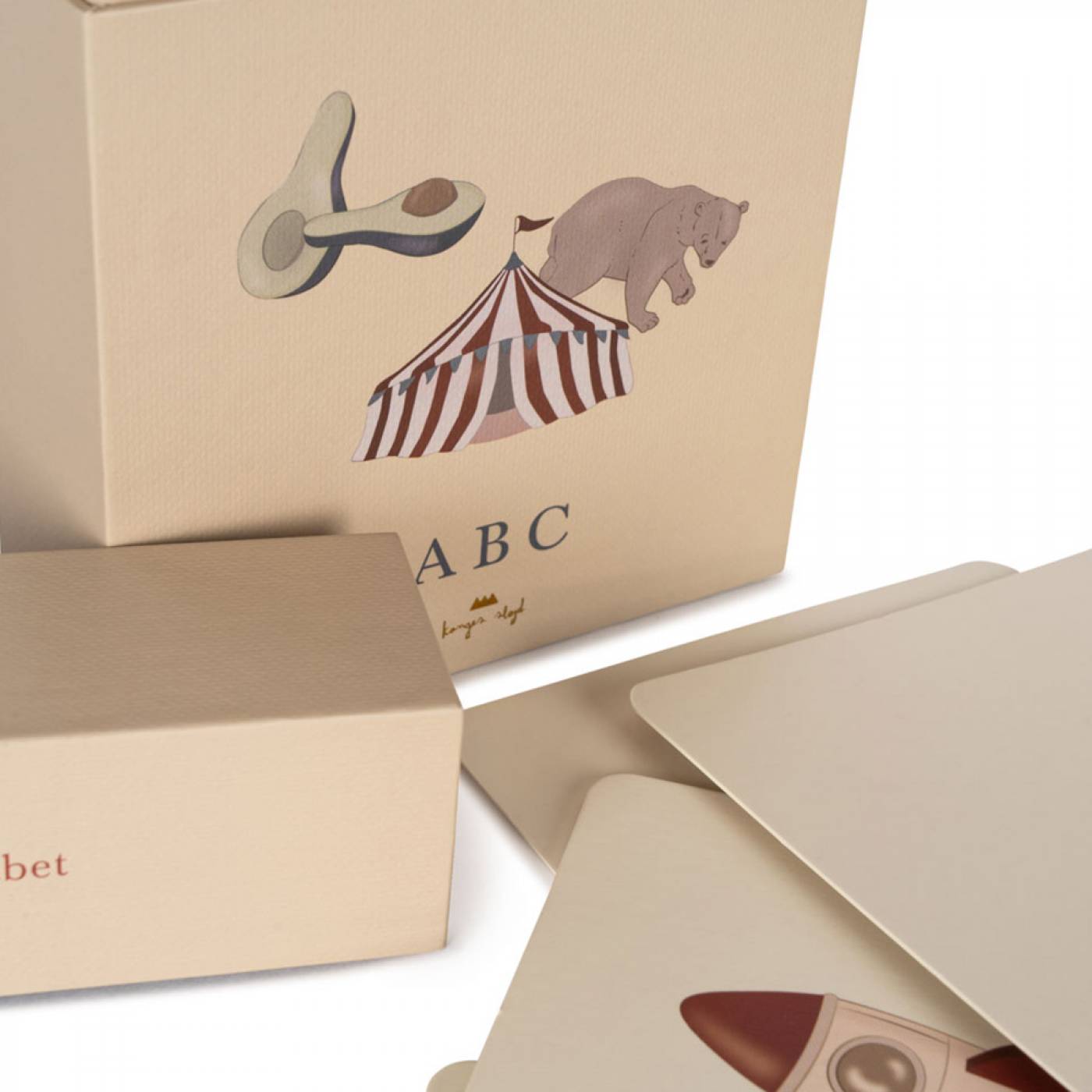 Lernkarten Kartenspiel Alphabet und Zahlen Konges Slojd Cotton Ballon Kinder ABC