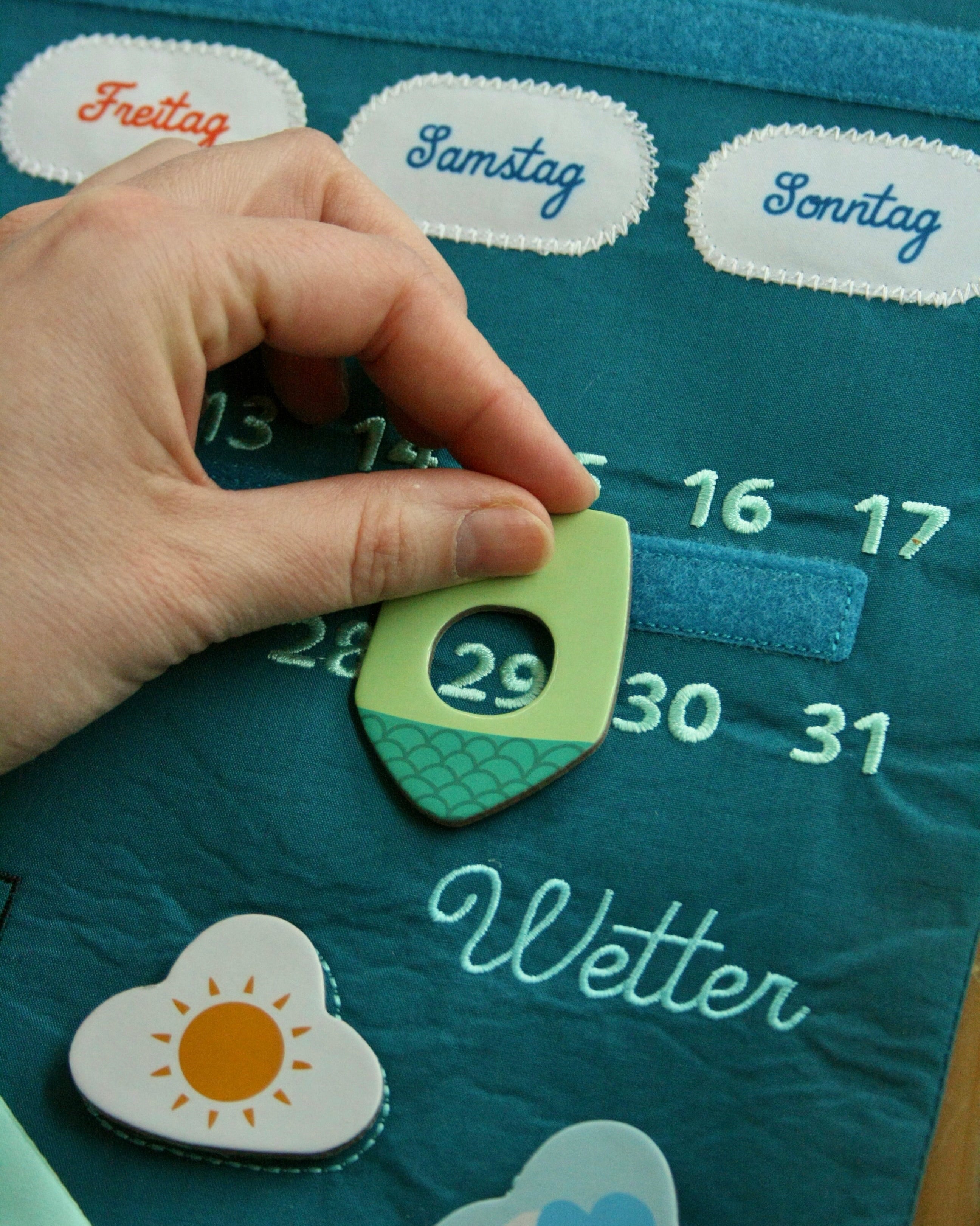 Lilliputiens Mein erster Kalender Routine Stoff Montessori Holzspiel Cotton Ballon Geschenk Jahr Kinder Baby Uhr Lernen