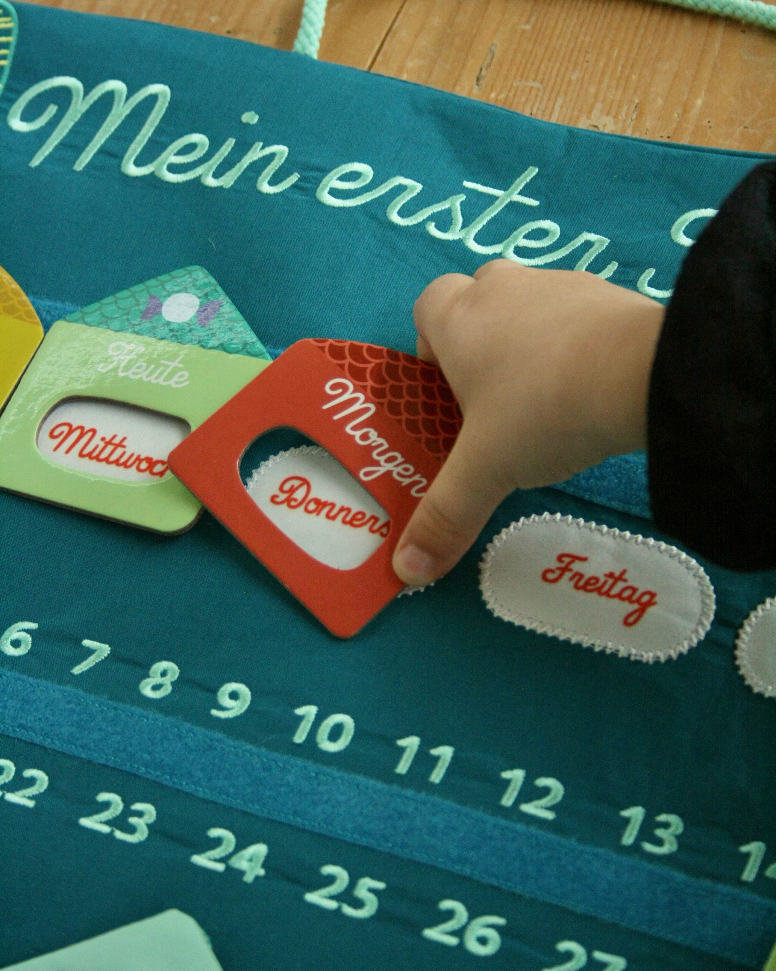 Lilliputiens Mein erster Kalender Routine Stoff Montessori Holzspiel Cotton Ballon Geschenk Jahr Kinder Baby Uhr Lernen