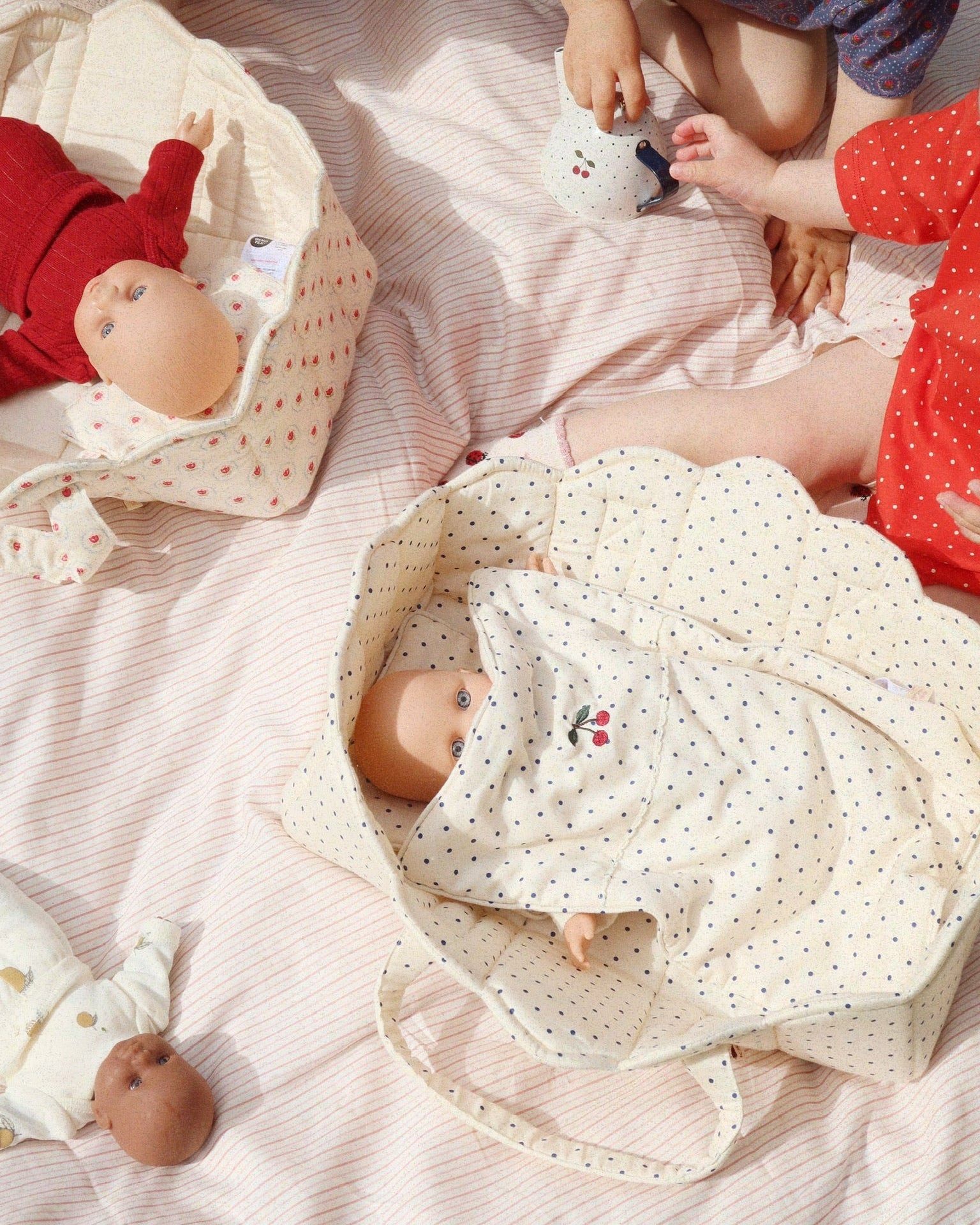 Puppentrage Tasche Mädchen Zubehör Puppe konges slojd cotton ballon Punkte Kirsche Geschenk