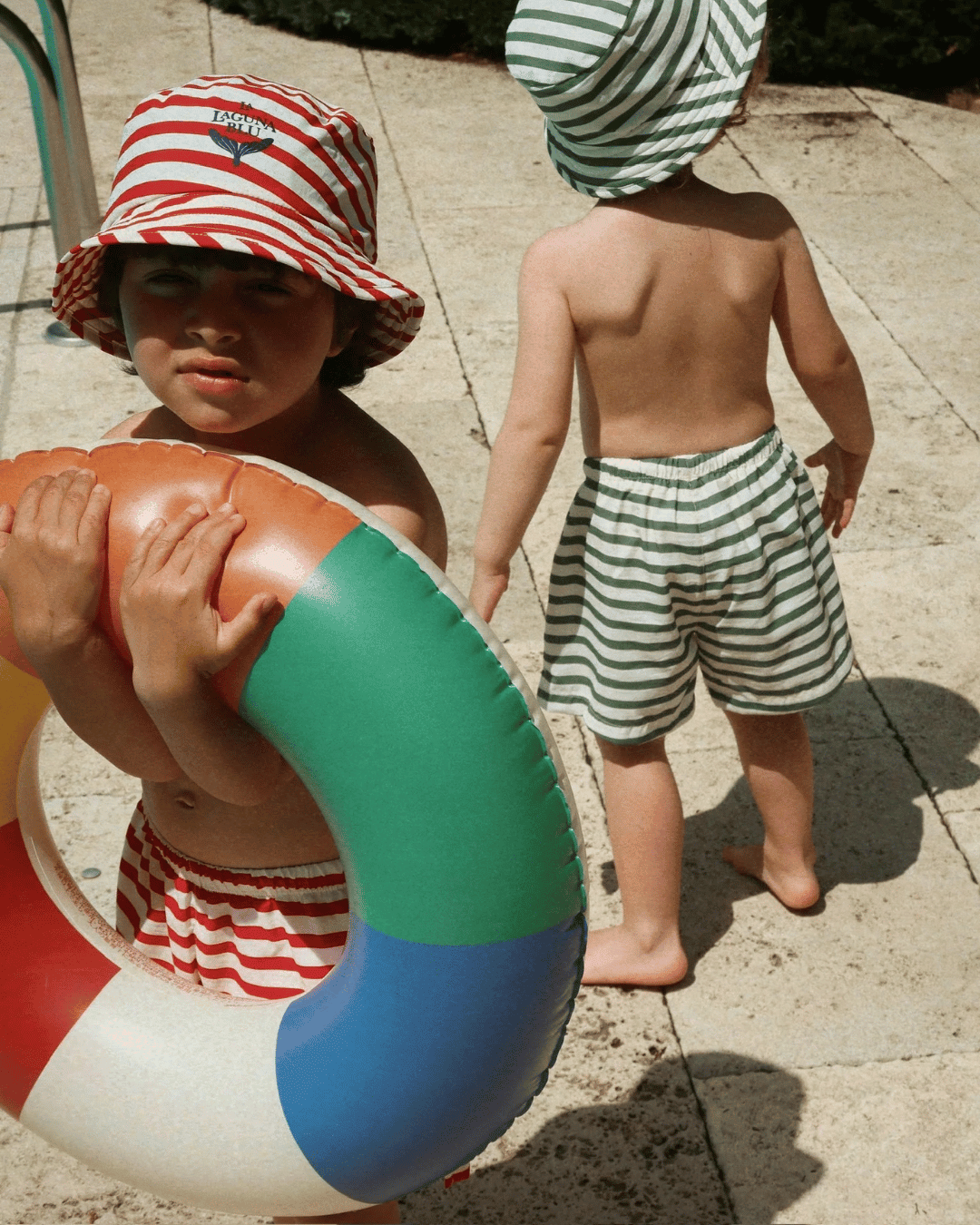 Schwimmring bunt gestreift für Kinder im Alter von 3 bis 6 Jahren mit bunten Streifen von Konges Slojd - Schwimmring Junior Multi - Cotton Ballon | Family Concept Store -
