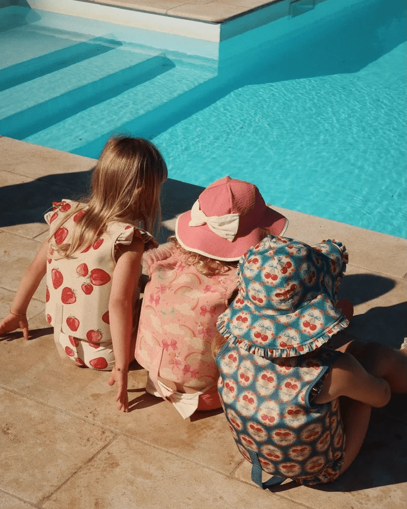 Schwimmweste Amelia Cotton Ballon Konges Sløjd Einhorn Schleife Regenbogen Rosa Mädchen Girl Schwimmen Lernen Sicher Baden Urlaub - Schwimmweste Amelia Regenbogen - Cotton Ballon | Family Concept Store - 1 – 2 Jahre -
