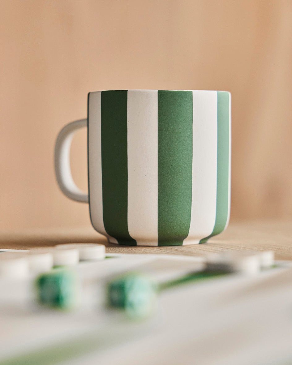 Toppu Becher OYOY Klassiker Design Tasse Cotton Ballon grün weiß gestreift - Becher Toppu off-white green - Cotton Ballon | Family Concept Store -