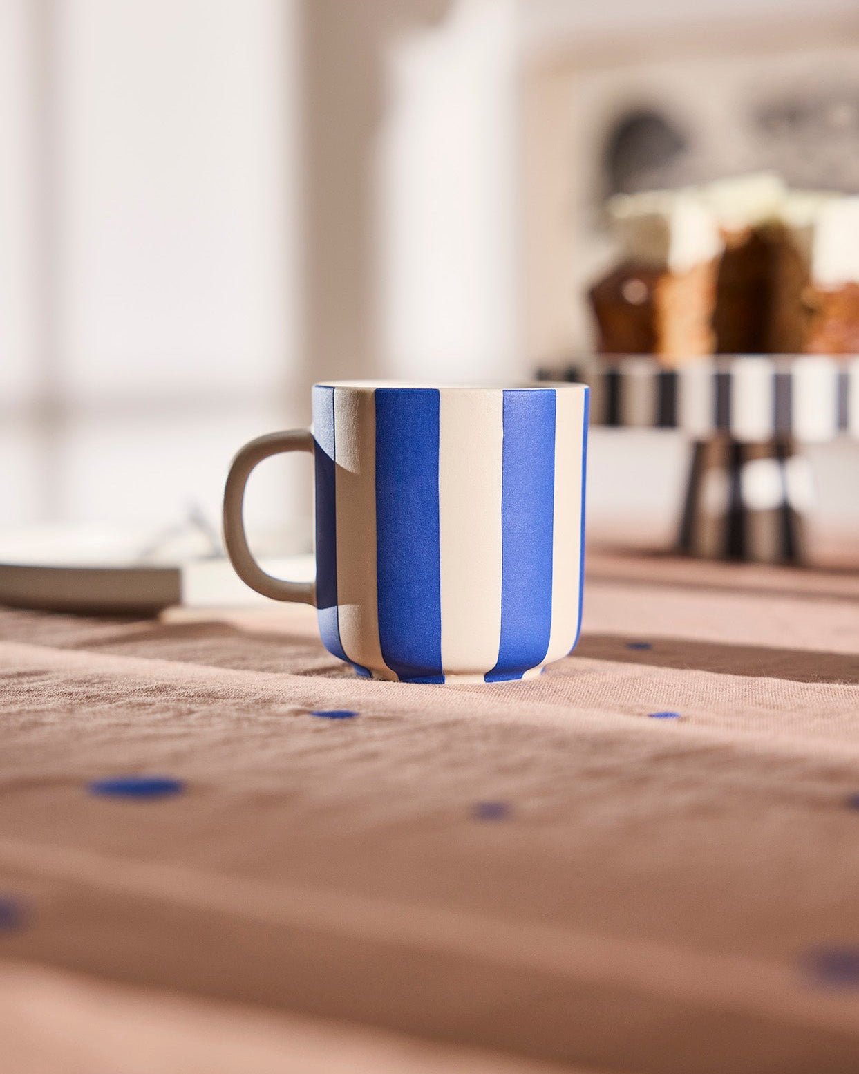 Toppu Becher OYOY Klassiker Design Tasse Cotton Ballon blau weiĂ gestreift - Becher Toppu clay optic blau - Cotton Ballon |Â Family Concept Store -