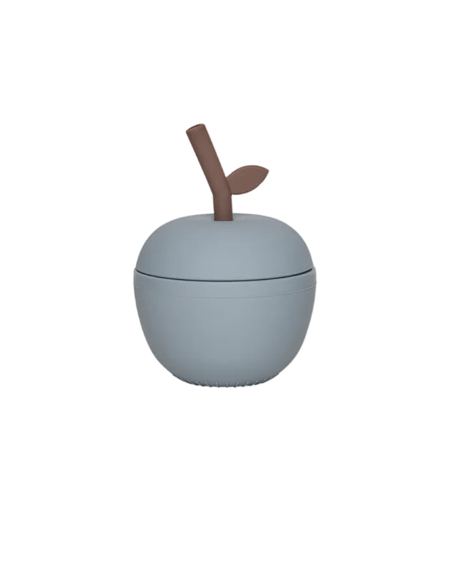 Trinkbecher Apple Cup Cotton Ballon OYOY Strohhalm Apfel Tasse Blau Silikon Design - Trinkbecher Apple Cup mit Strohhalm - Cotton Ballon |Â Family Concept Store -