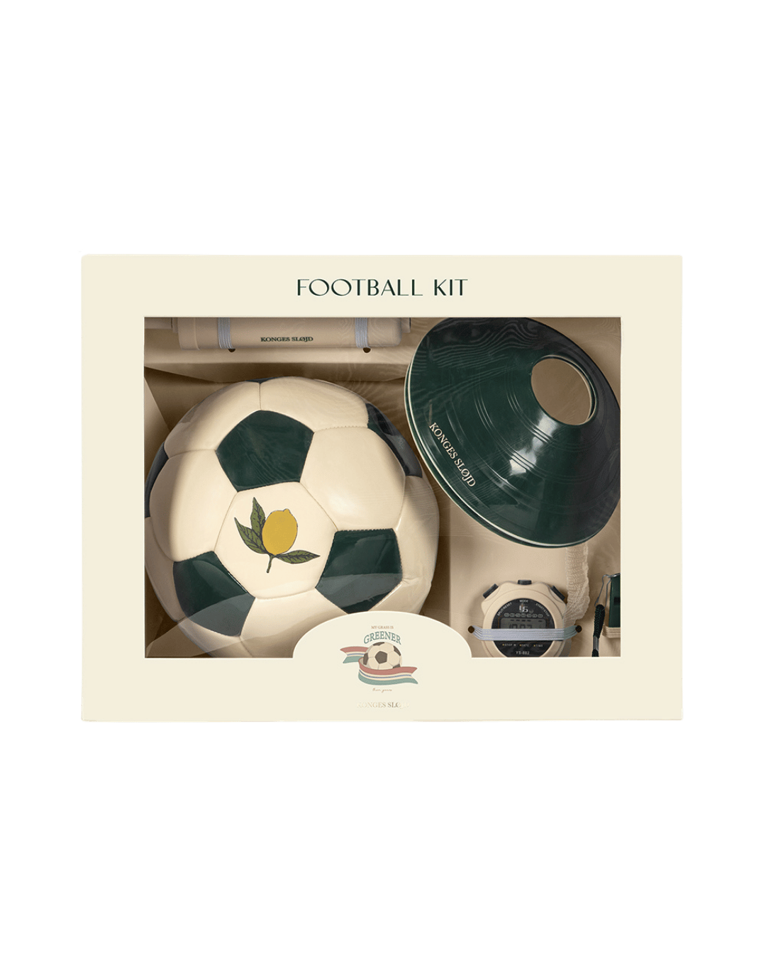 Fussball Set für Kinder die Fußball lieben von Konges Slojd in beige und grün im ikonischem Lemon Design. Spielset aus Fußball, Luftpumpe, Hütchen, Stoppuhr und Pfeife