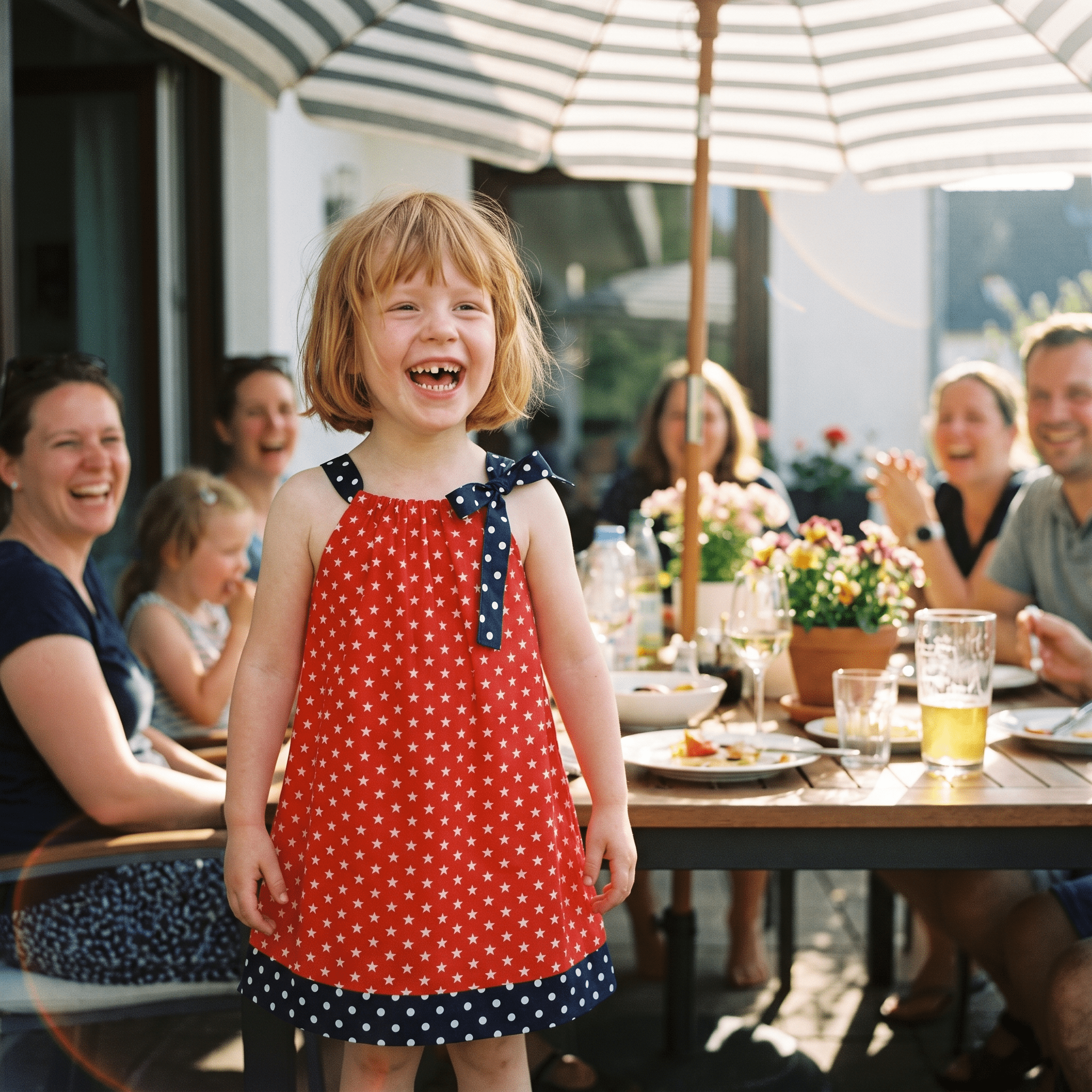 Trägerkleidchen Rot mit Sternen – Mädchen auf einer Familienfeier - Trägerkleidchen - Kleid für Mädchen, Schwestern & Zwillinge - Cotton Ballon - dunkelblau - Sterne - 80-92 - Kleid