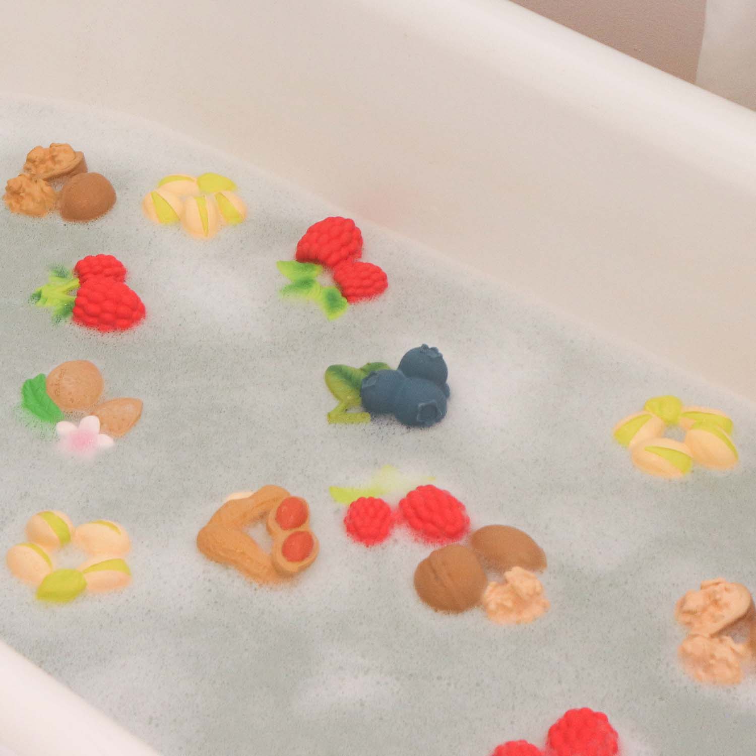 Patricio the Pistachio Oli Carol Cotton Ballon Pistazie Beißring Spielzeug Beißspielzeug Gummifrucht Baby