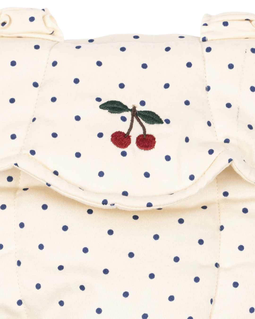 Puppentrage mit Kirsche von Konges Slojd in beige mit punkten oder rot mit Karo