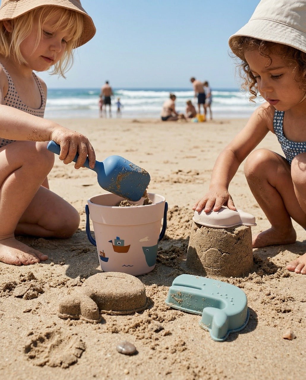Sandspielzeug sandeln cottonballon liewood silikon spielen urlaub strand pool aktivität mädchen junge kind kinder ferien - Sandspielzeug & Strandset Kit Mini - Cotton Ballon | Family Concept Store - sailing / sandy - 