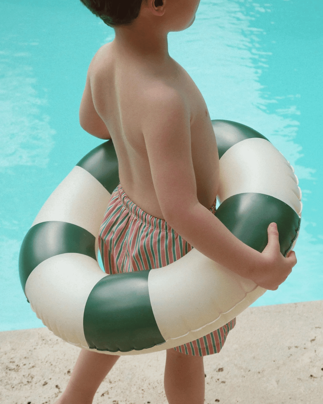 Schwimmring grün beige gestreift von Konges Slojd für Kinder 3 - 6 Jahre mit grünen Streifen - Schwimmring Junior Green Stripe - Cotton Ballon | Family Concept Store - 