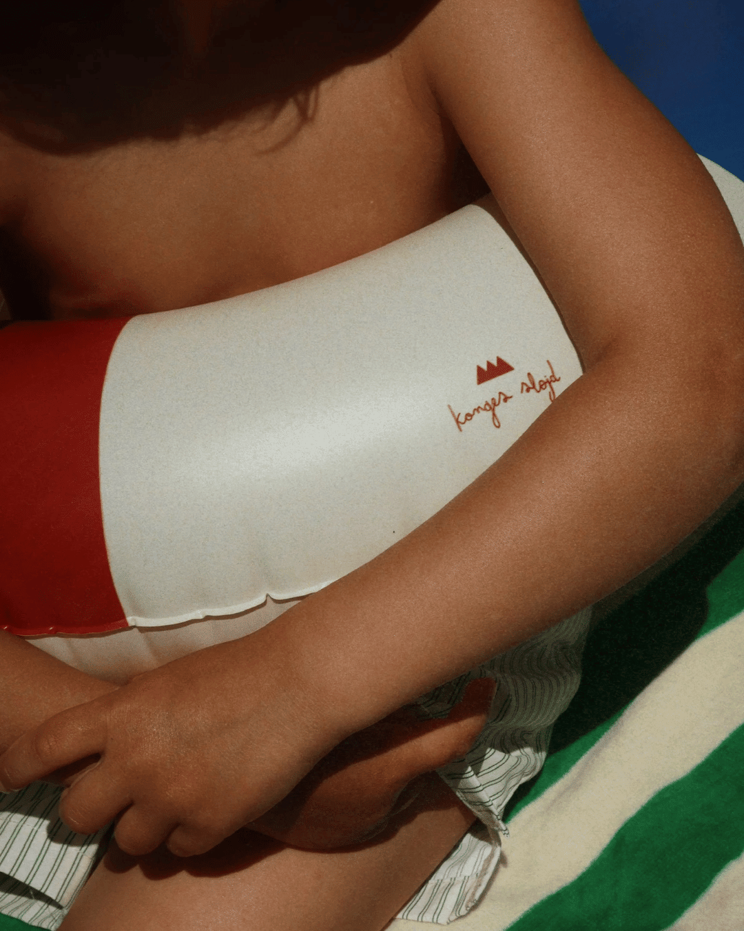 Schwimmring bunt gestreift für Kinder im Alter von 3 bis 6 Jahren mit bunten Streifen von Konges Slojd - Schwimmring Junior Multi - Cotton Ballon | Family Concept Store - 