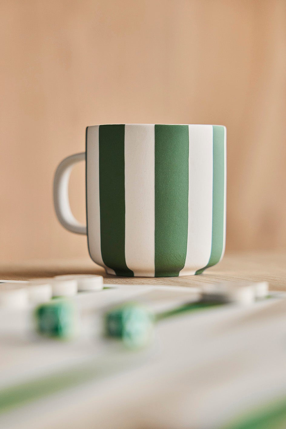 Toppu Becher OYOY Klassiker Design Tasse Cotton Ballon grün weiß gestreift